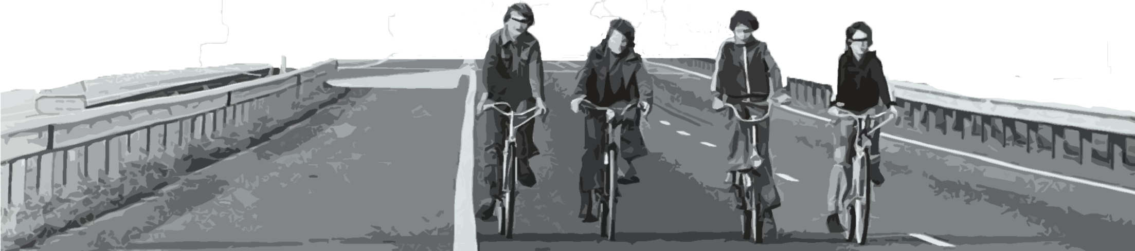 Vier fietsende jongens over een autoweg